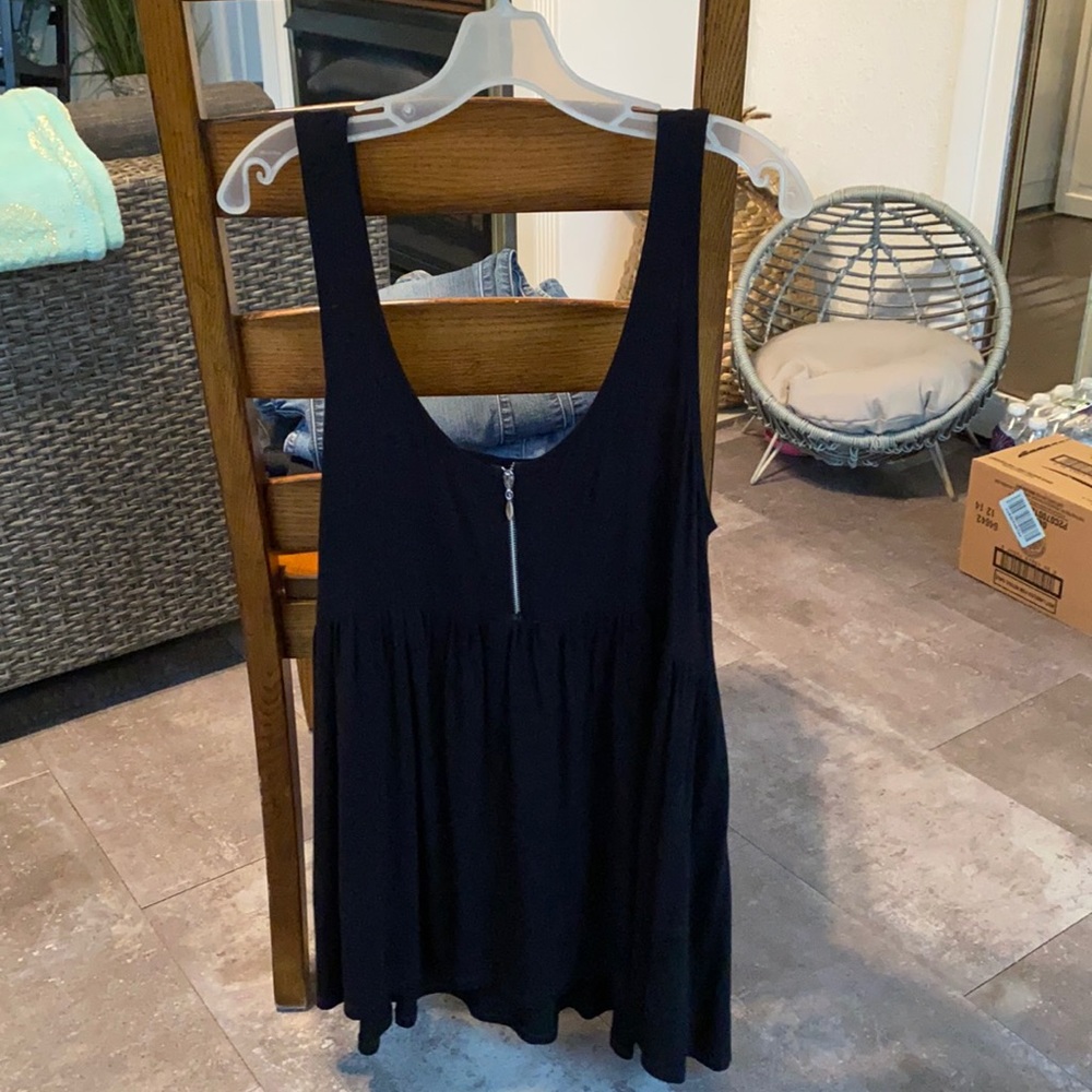 Woman’s plus black tank, zip top